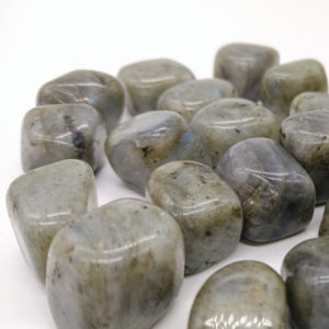 Labradorita rolada/pulida